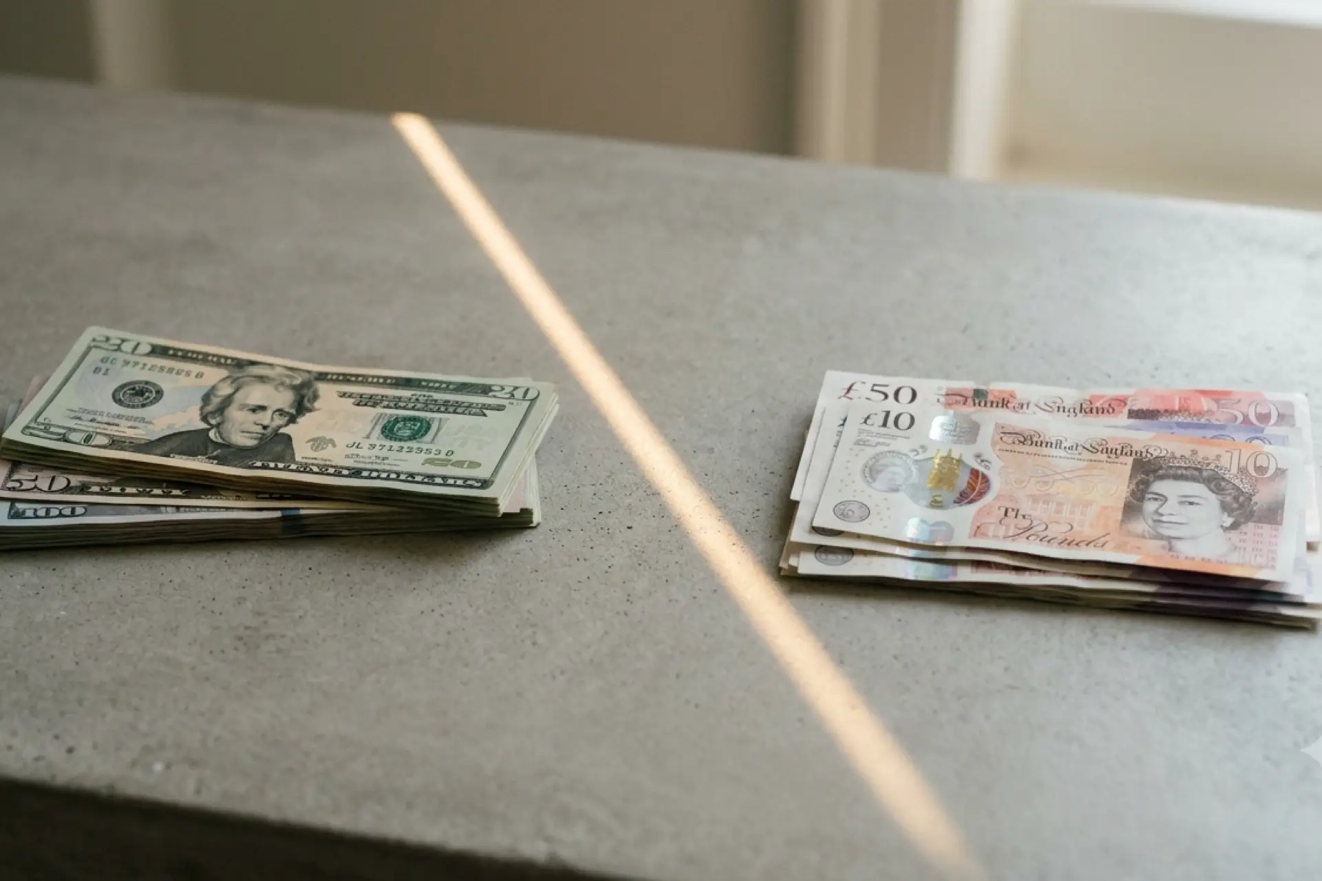 Facturar en USD o GBP Siendo Autónomo: Tipo de Cambio e IVA
